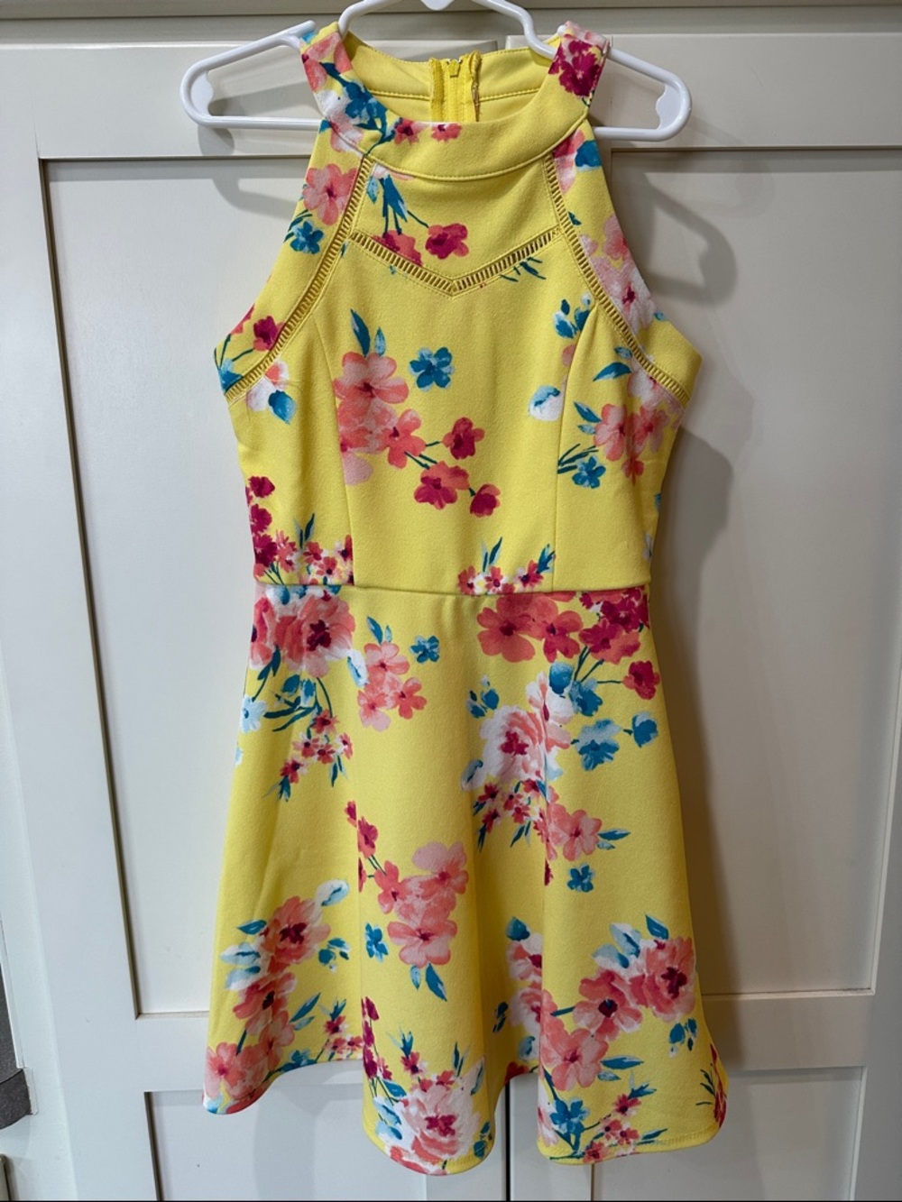 Floral halter Dress. Girls size 8. Lightweight sweet spring summer dress.